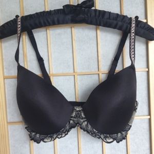 Wacoal Embrace lace trimmed bra 32DD